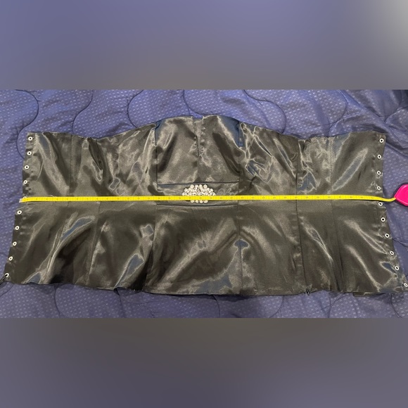 Gently Used Venus 2 Piece Dress Size 14 Corset - Picture 8 of 8